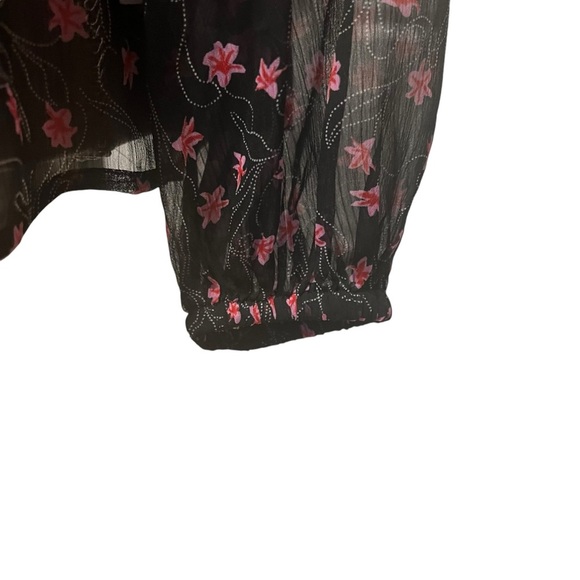 Elizabeth and James Blouse Sz M Woman’s High Neck Black Pink Floral Ribbed Sheer - Picture 16 of 16